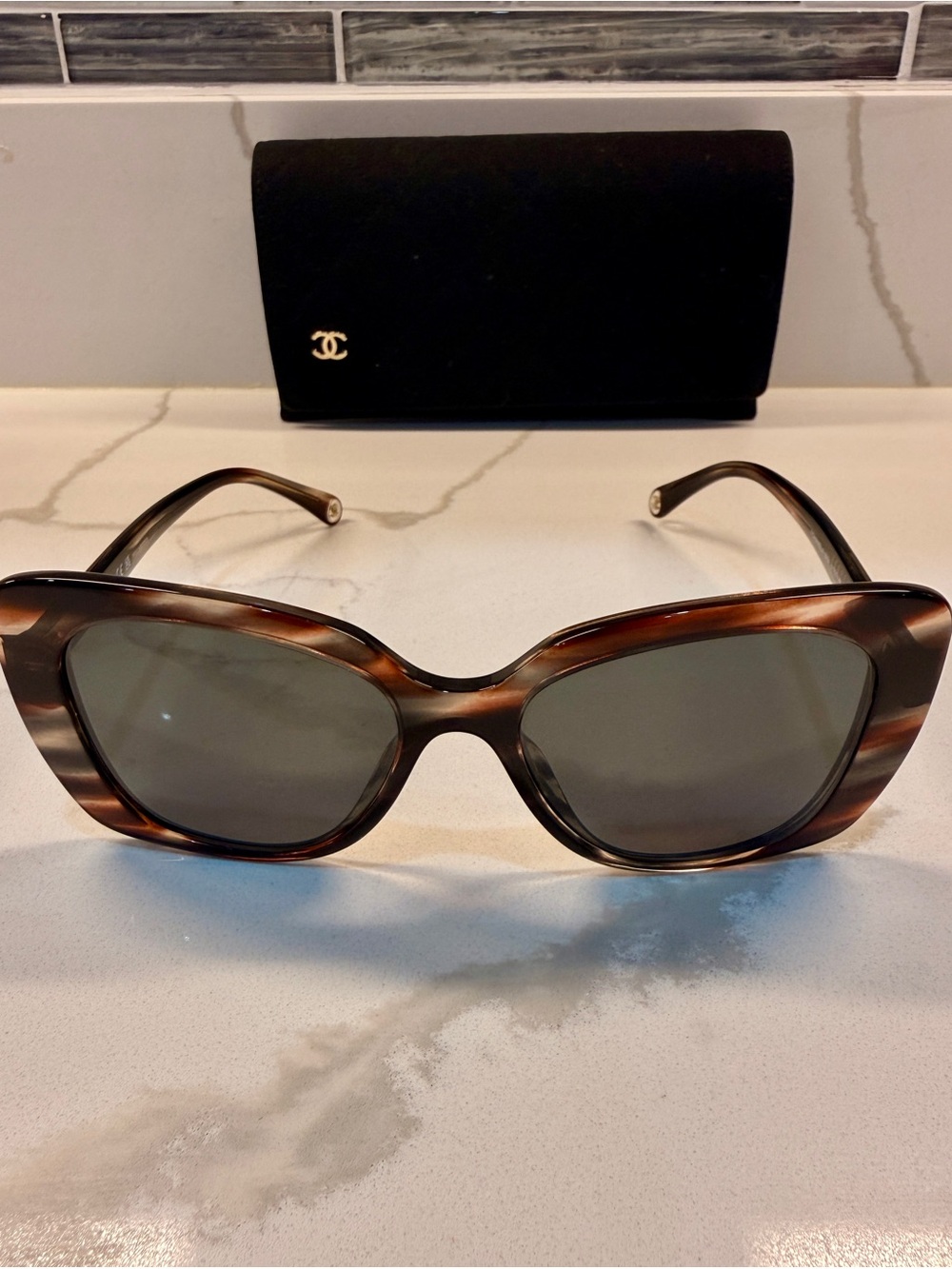 “Authentic” CHANEL 5504 Oversized Cat Eye Tortoise Sunglasses 1727/48 w/Case